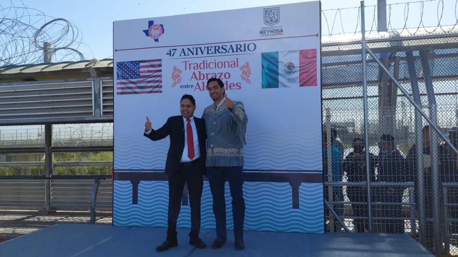 Refrendan lazos de amistad con tradicional abrazo