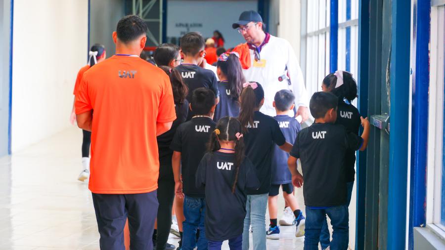 Niñas y niños de Casa Hogar DIF-Reynosa disfrutan campamento deportivo y cultural de la UAT