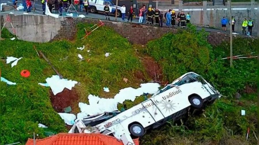  Accidente de autobús en Portugal deja 28 muertos