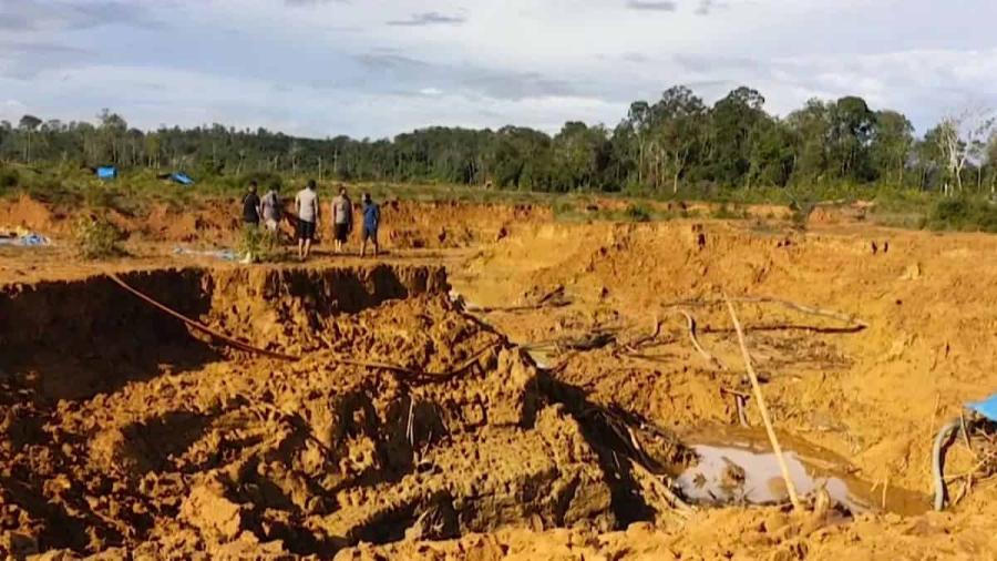 En Indonesia, mueren 12 mujeres tras deslizamiento de tierra en mina de oro