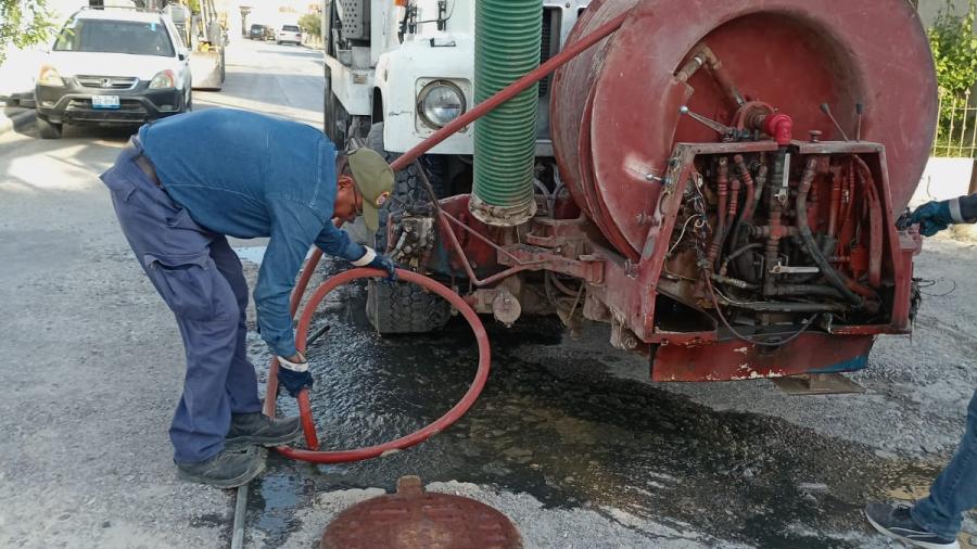 Sondeó COMAPA drenajes en Nuevo Reynosa y Rosita
