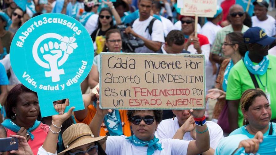 Marchan por la despenalización del aborto necesario en Santo Domingo