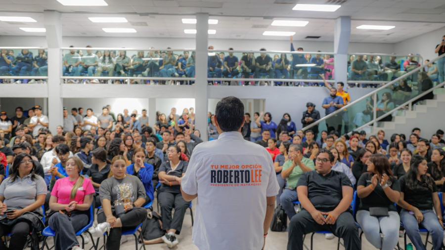 Ante la multitud de universitarios del CUN, Roberto Lee, compartió sus propuestas para un Matamoros de primer nivel