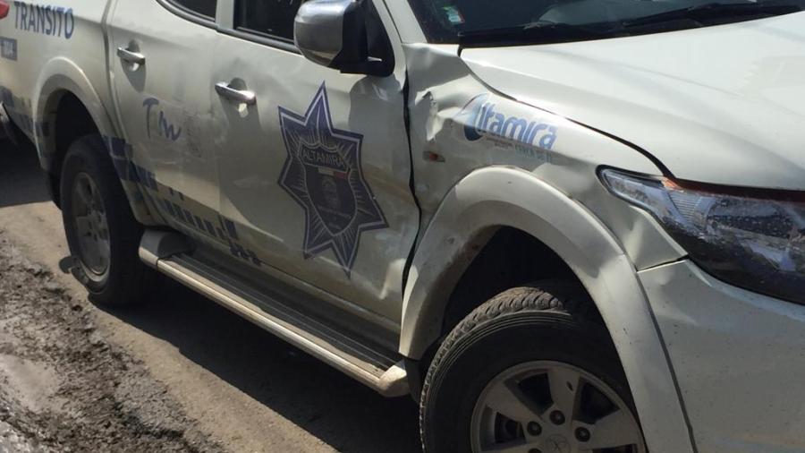 Chocan patrulla de tránsito en racha de accidentes viales