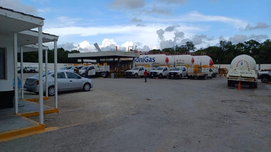 Tras una presunta maniobra incorrecta, explota tanque de gas en Cancún