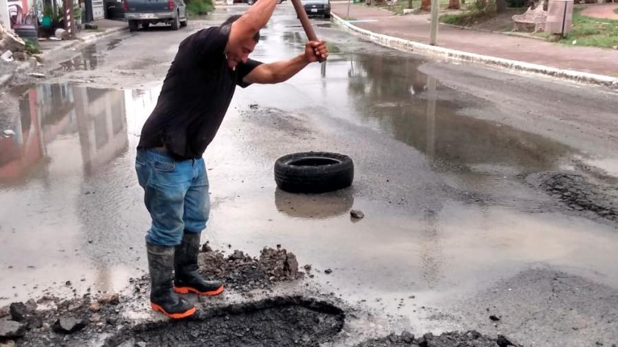 Beneficia COMAPA a vecinos de Jarachina Norte con reparación de fugas de agua potable