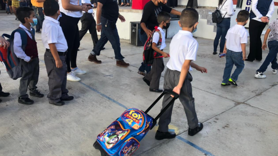 Cerca de 138 mil alumnos regresan a clases presenciales