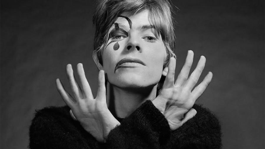 Revelan imágenes inéditas de David Bowie joven