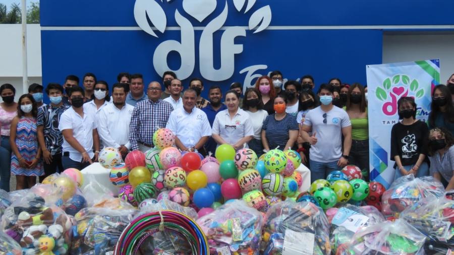 Entrega UAT donativo de juguetes al DIF Tamaulipas