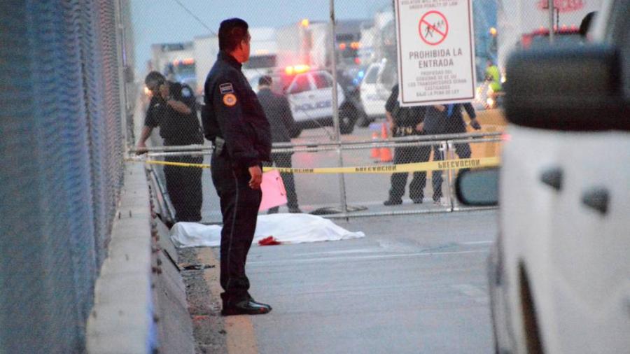 Aún sin reclamar cuerpo de migrante que se suicidó en puente internacional