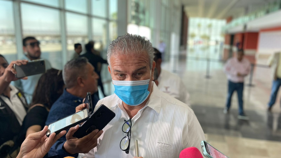 Buscan cubrir demanda de médicos especialistas con cubanos 