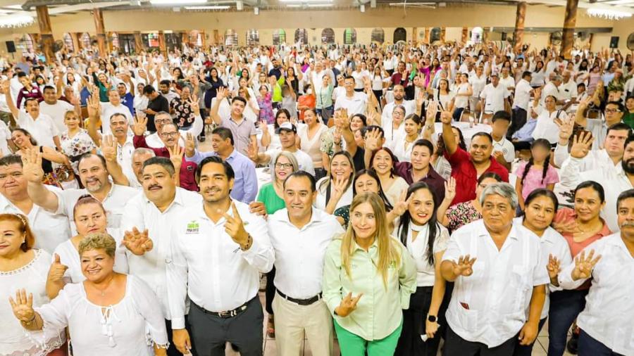 Como baluartes de la educación reconoce Maki Ortiz a más de Mil Maestros