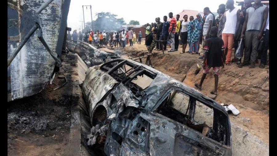 Al menos 23 muertos tras incendio de camión de gasolina en Nigeria