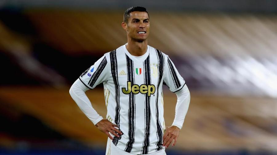 Roban camiseta firmada en casa de Cristiano Ronaldo