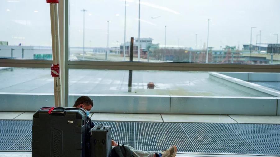 2,500 vuelos cancelados en primer día de 2022 por Ómicron