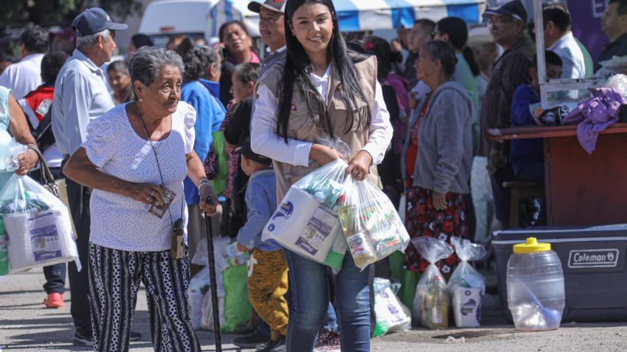 Lleva María de Villarreal apoyos y servicios a las familias de Ocampo