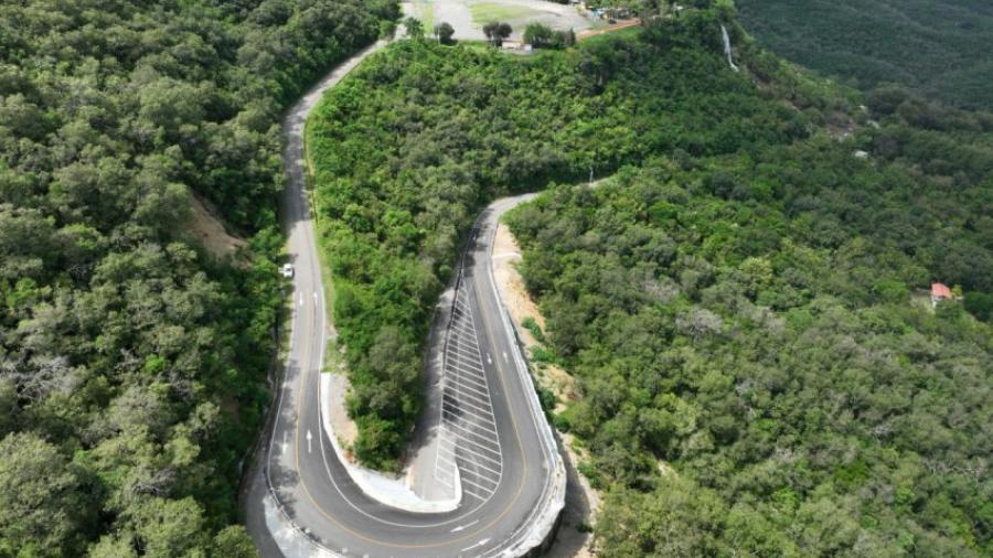 Moderniza gobierno de Américo acceso a poblado El Chorrito