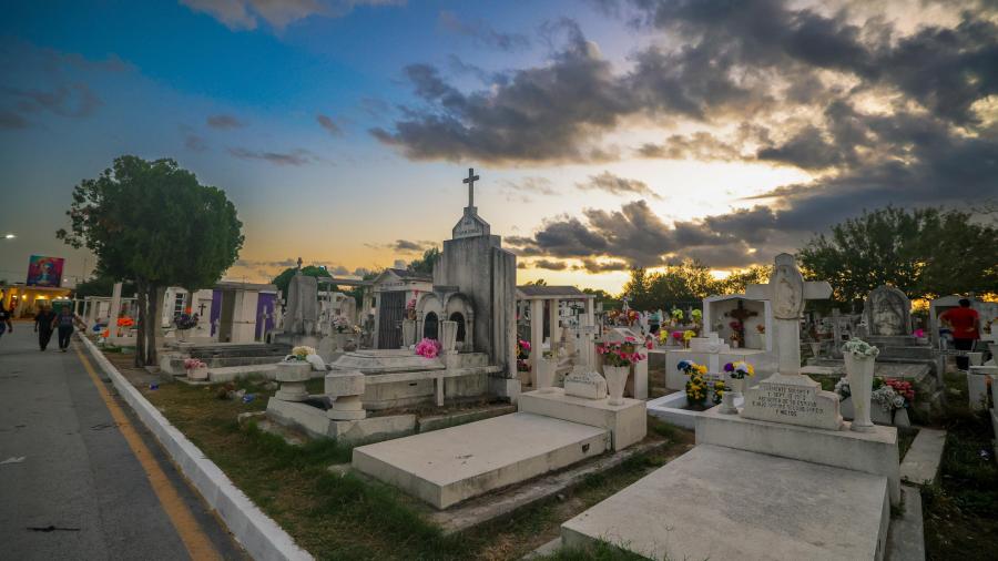 Cumpli&oacute; Gobierno de Reynosa con visitantes a panteones de la ciudad