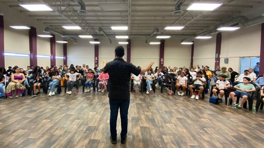 Invita Alcalde Carlos Pe&ntilde;a Ort&iacute;z a clausura de taller de canto con coro monumental 