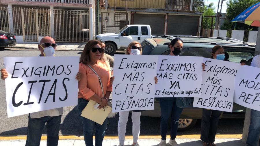 Protestan por más módulos Repuve, quieren legalizar sus autos chocolates 