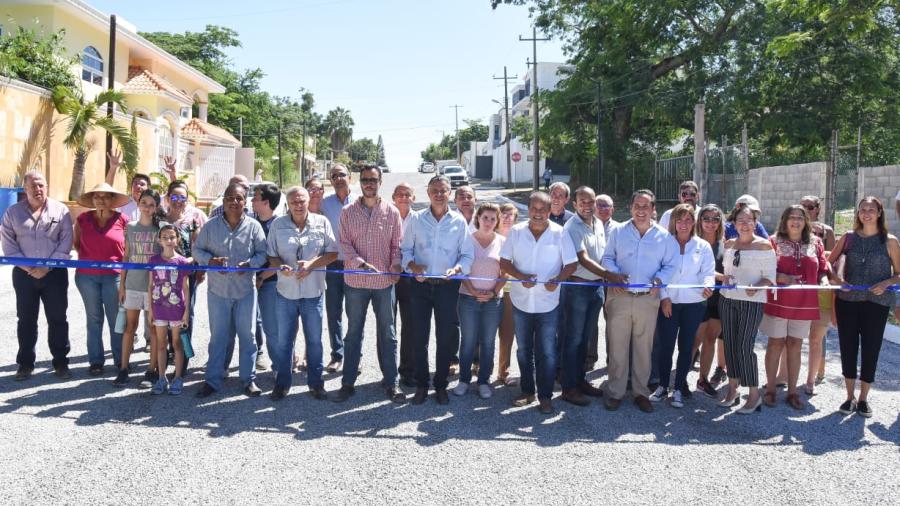 Inaugura Chucho Nader pavimentación en la colonia "El Charro"