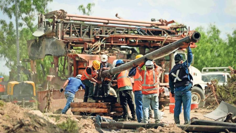 Estamos cerca de rescatar cuerpos de mineros en El Pinabete: AMLO
