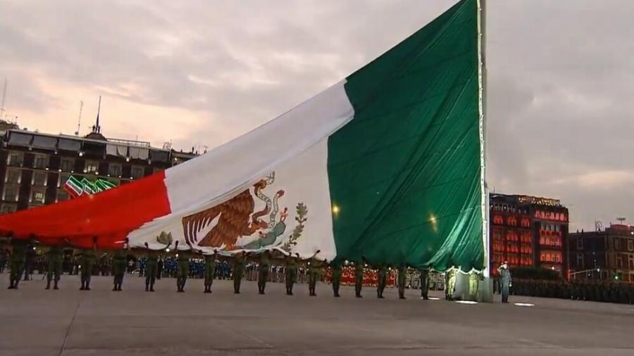 19 de septiembre: Izan la bandera en el Zócalo en memoria de las víctimas de los sismos del 85 y 2017