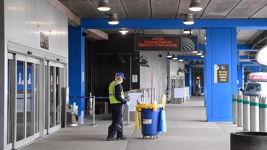 TSA reporta más de 400 casos de COVID-19 y el deceso de un empleado de Atlanta