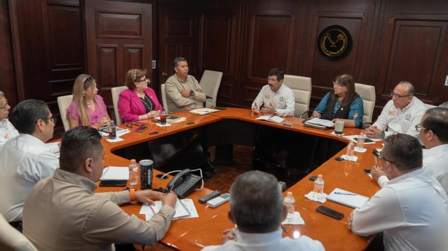 Llama rector a su gabinete a redoblar esfuerzos