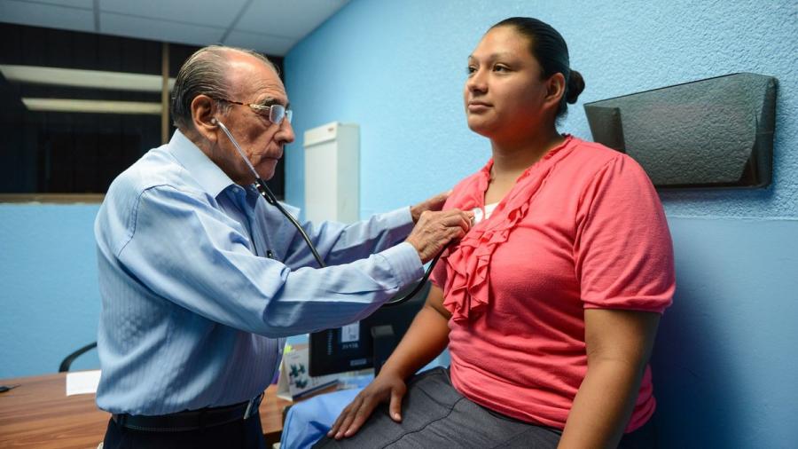 Amplía médico en tu puerta atención a madres solteras