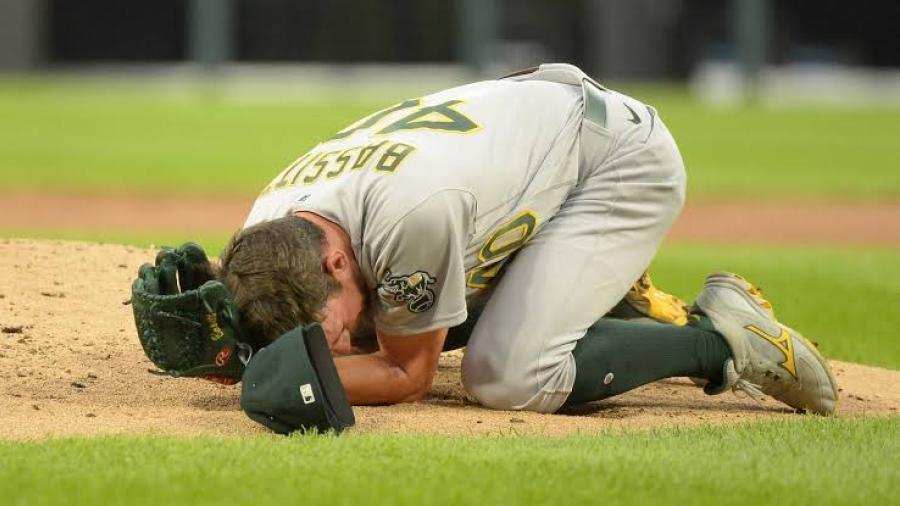 Chris Bassitt de Oakland Athletics fuera de peligro tras pelotazo en la cara