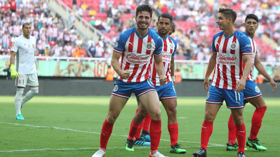 Chivas le pega al campeón Tigres