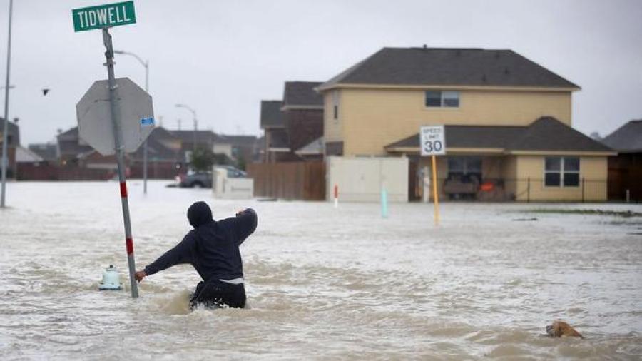 Ruptura de dique al sur Houston obliga a evacuar civiles