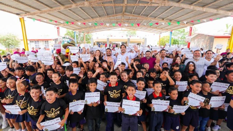 Reconoció Alcalde de Reynosa a Guardianes del Orden en la Escuela Primaria Moctezuma