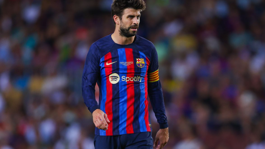 Anuncia Gerard Piqué su salida del Barcelona y retiro del fútbol 