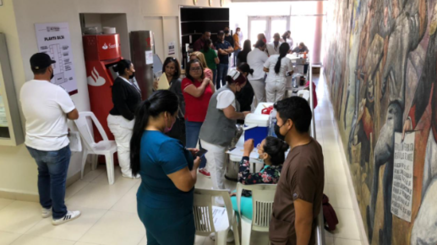 Aplican vacuna contra la influenza a empleados municipales 