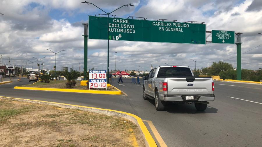 Registran puentes internacionales poca afluencia de vehículos y peatones en Nuevo Laredo