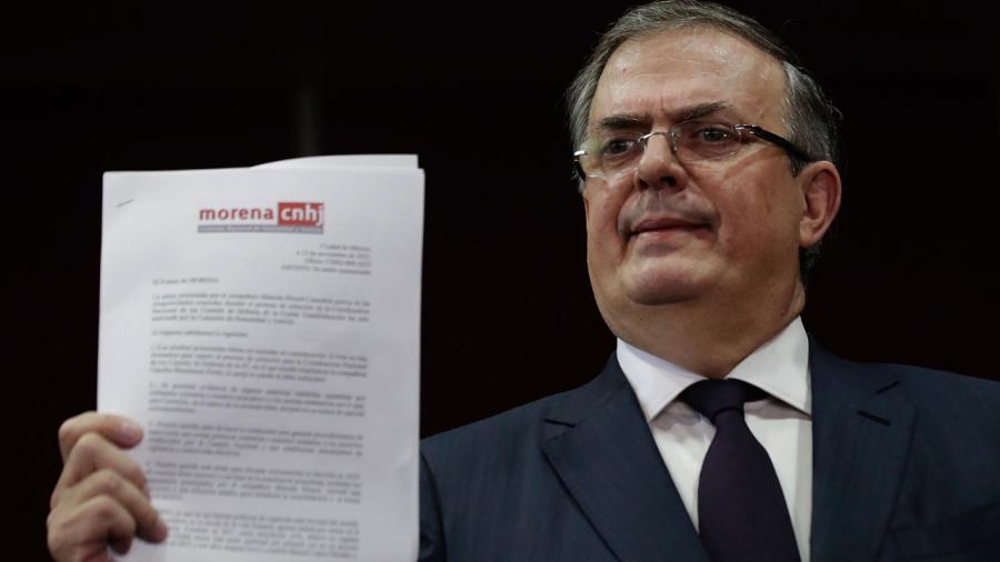 Celebra AMLO decisión de Ebrard de permanecer en Morena