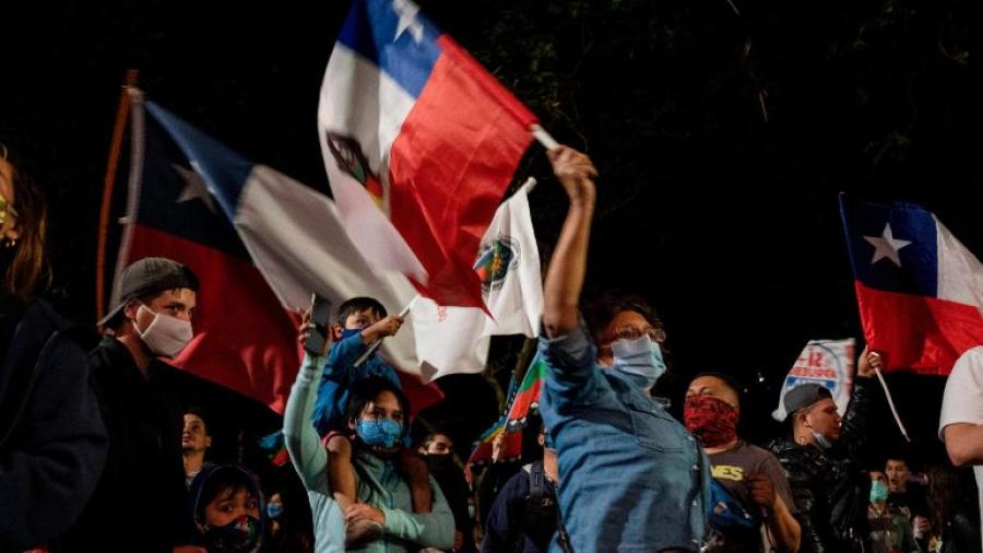 Chile aprueba redactar nueva Constitución 