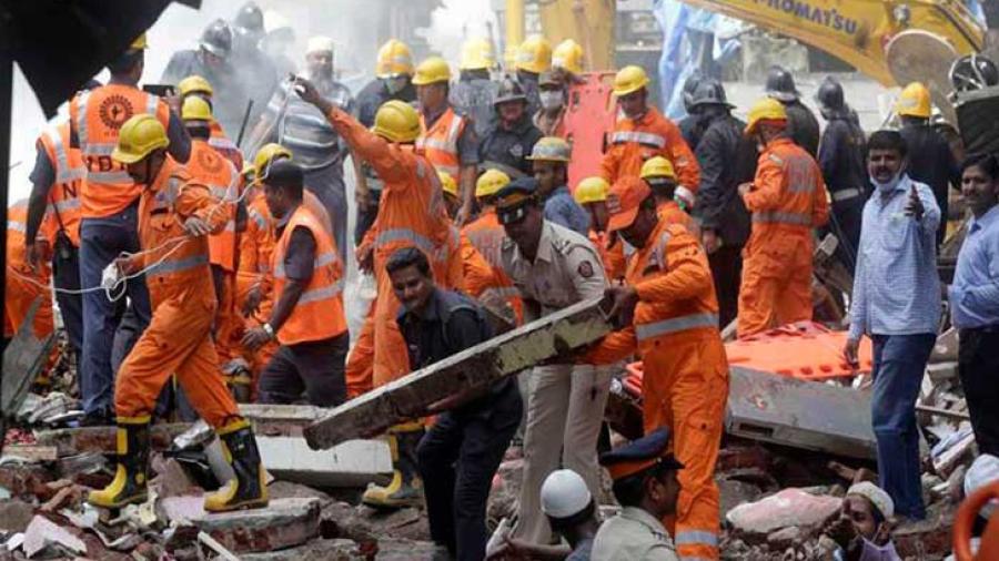 Al menos 15 muertos tras colapsar un muro en la India