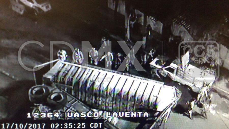 Se registra volcadura de tr&aacute;iler en Camino a Santa Fe