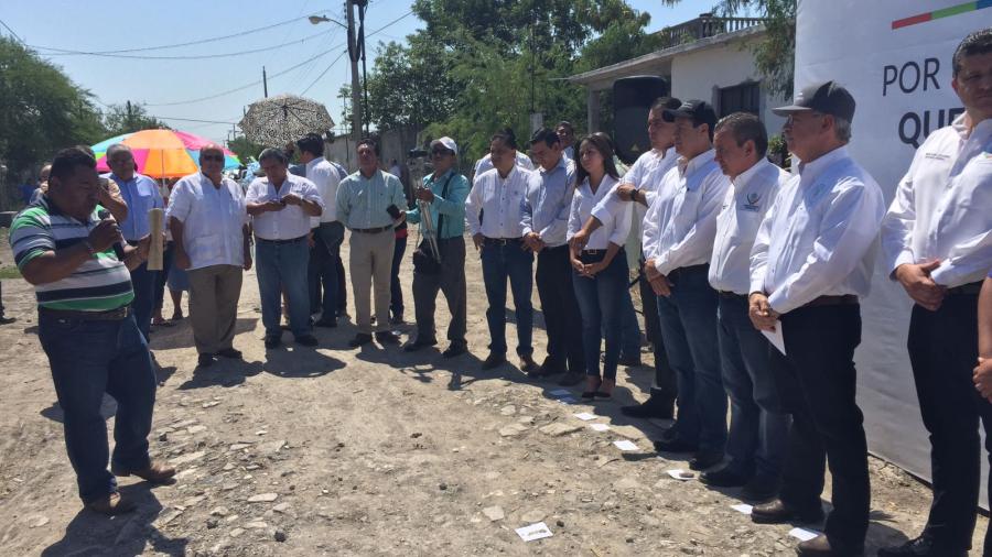 Colonos reconocen el trabajo de Chuchín 