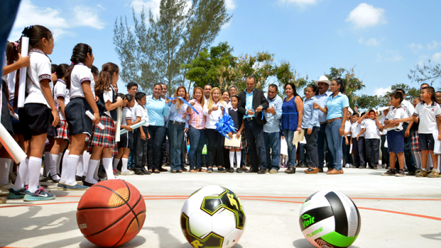 Inaugura Alcaldesa cancha de usos múltiples en primaria “Manuel Félix Fernández’’