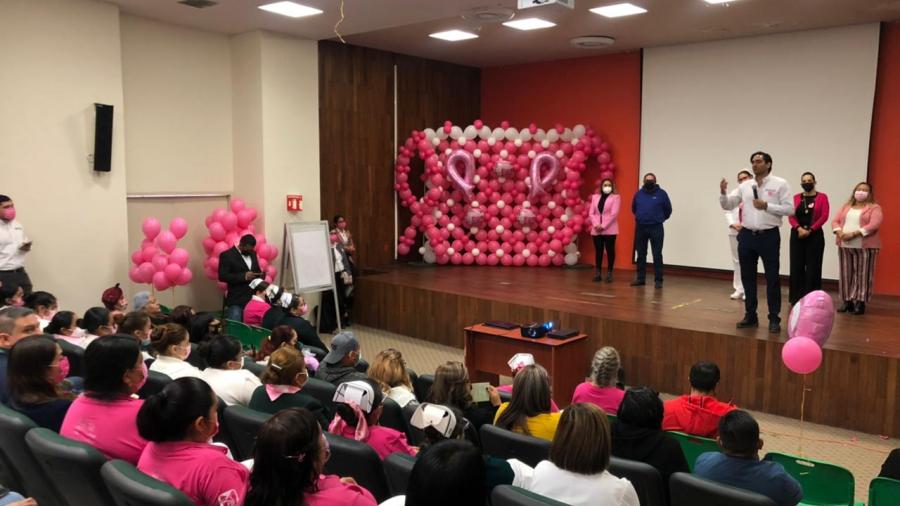 En IMSS mujeres tocan la campana contra el cáncer de mama 