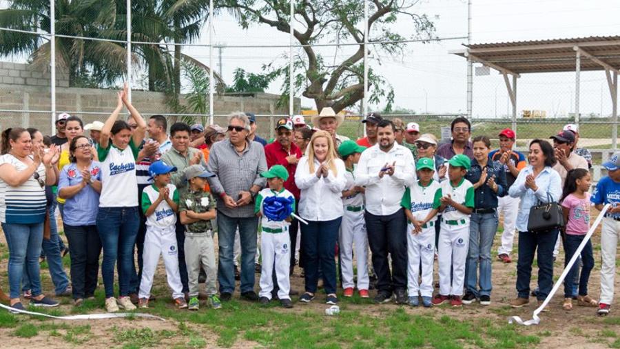Realizan rehabilitaci&oacute;n de campo de b&eacute;isbol
