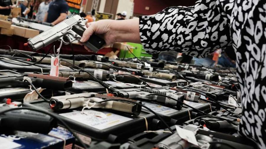 Entran en vigor en Texas leyes que “suavizan” el control de portación de armas