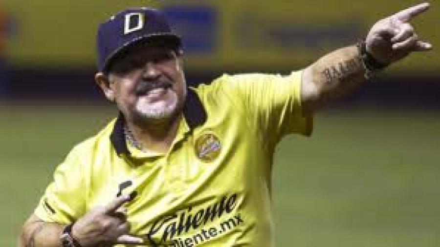 Diego Maradona seguirá como DT de Dorados