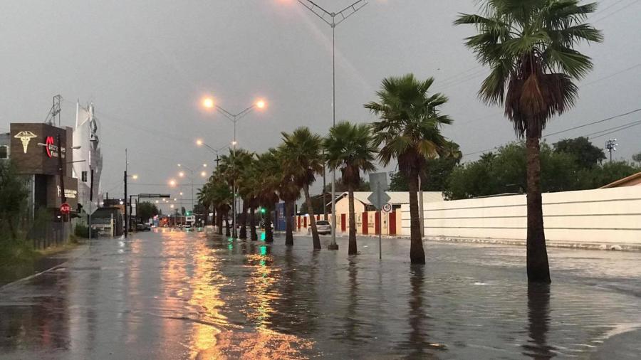 Dejan lluvias calles y avenidas inundadas en Matamoros 