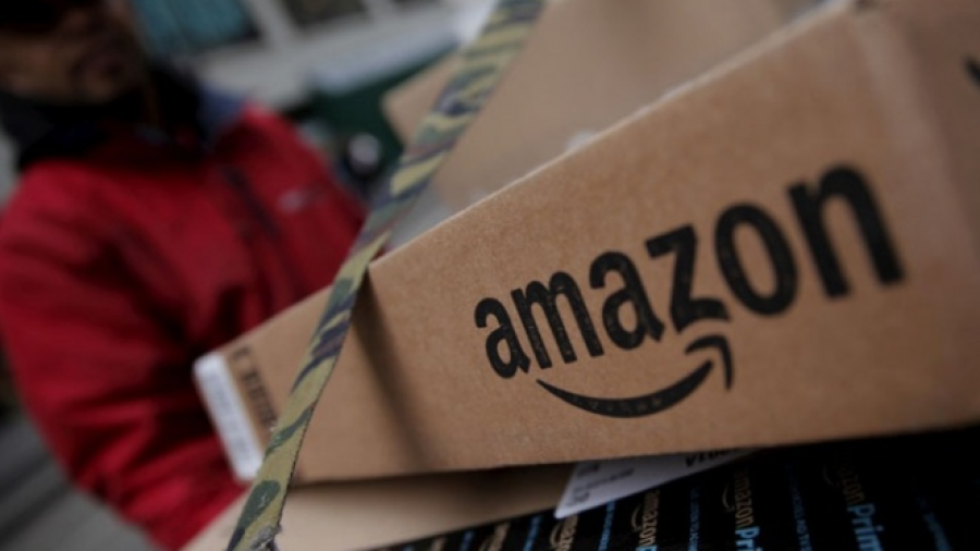 Arremete Trump contra Amazon