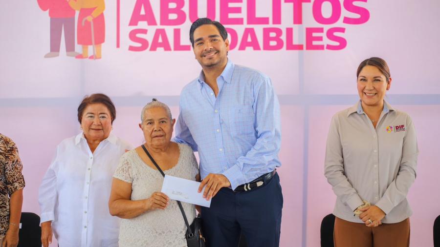 Entregó el Presidente Carlos Peña Ortiz resultados médicos a abuelitos 